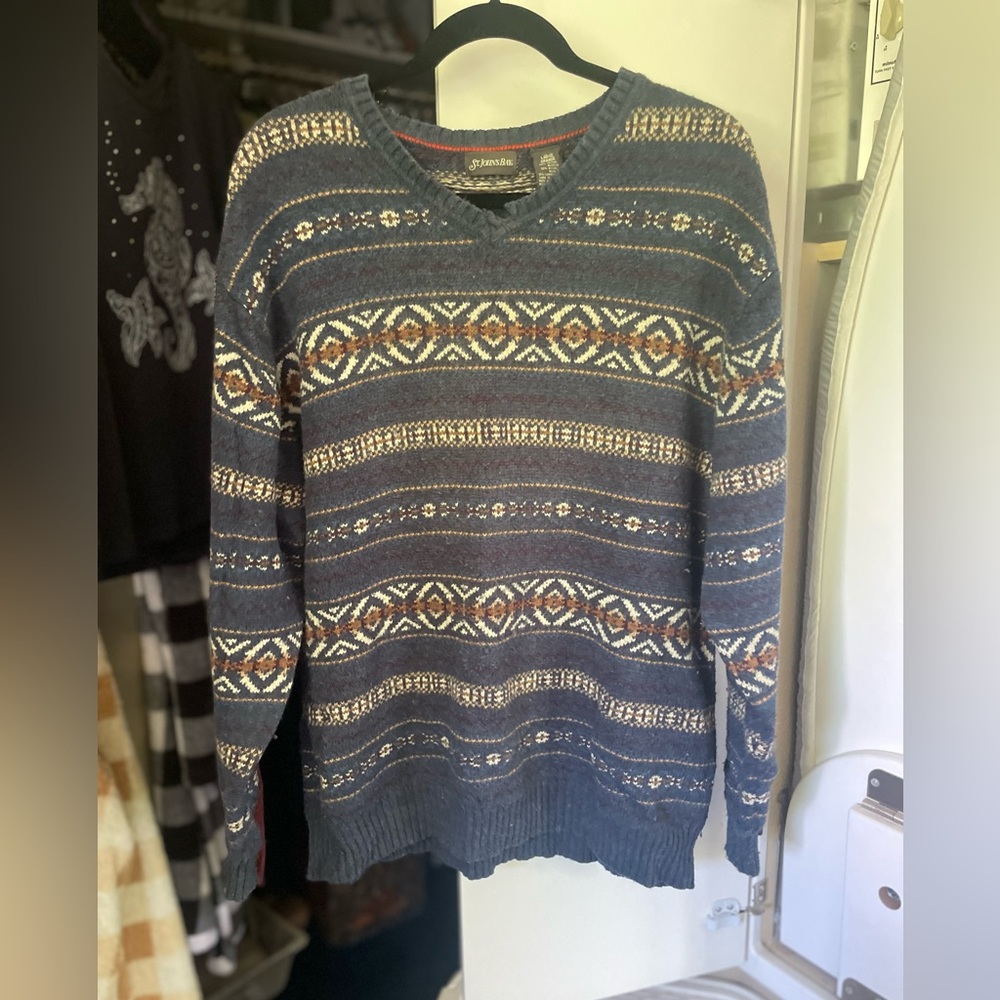 St. John’s Bay size L men’s sweater. Blue